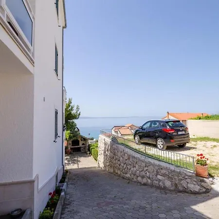 Bandalo - One Bedroom With Balcony *